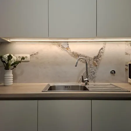 Luciana Apartman *